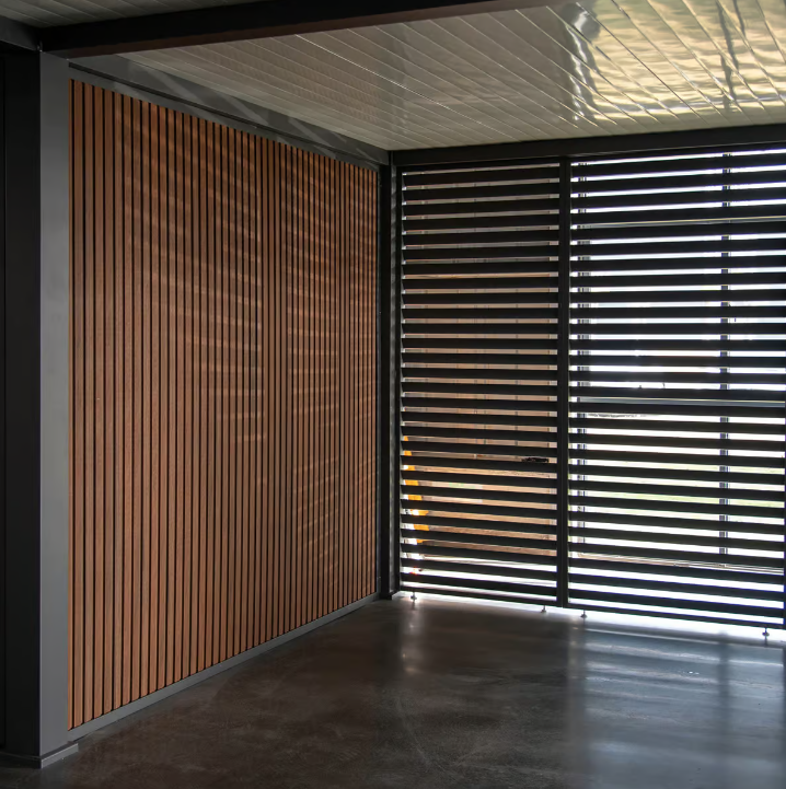 WPC stěna 5,3 m k přístřešku PRESTIGE