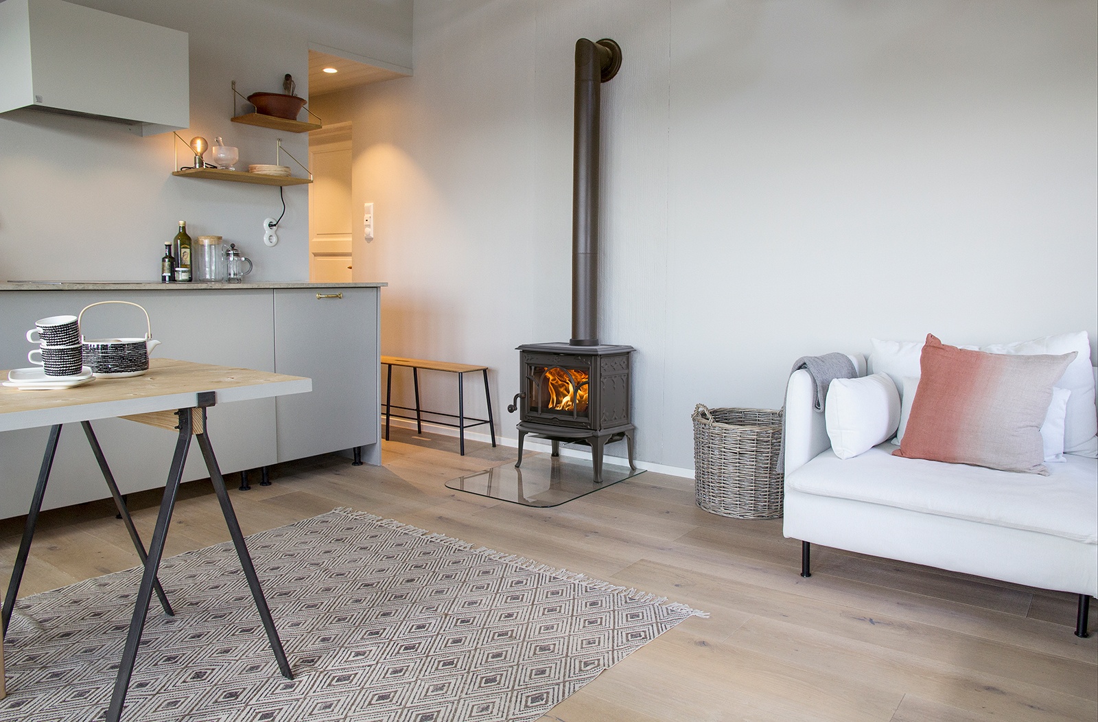 JOTUL F 100 ECO LL BP ČERNÝ LAK