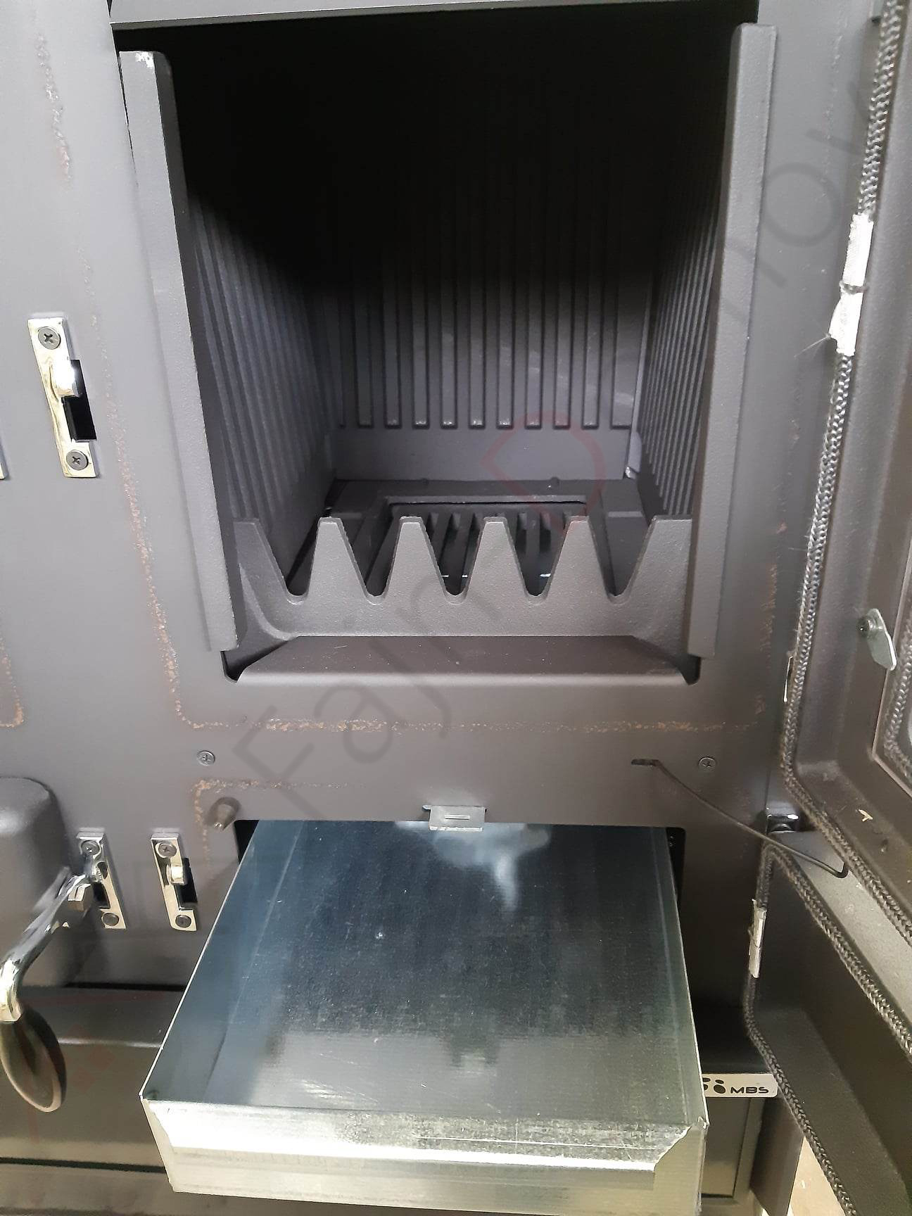 MBS SD MAGNUM PLUS sporák na tuhá paliva mastek, pravý