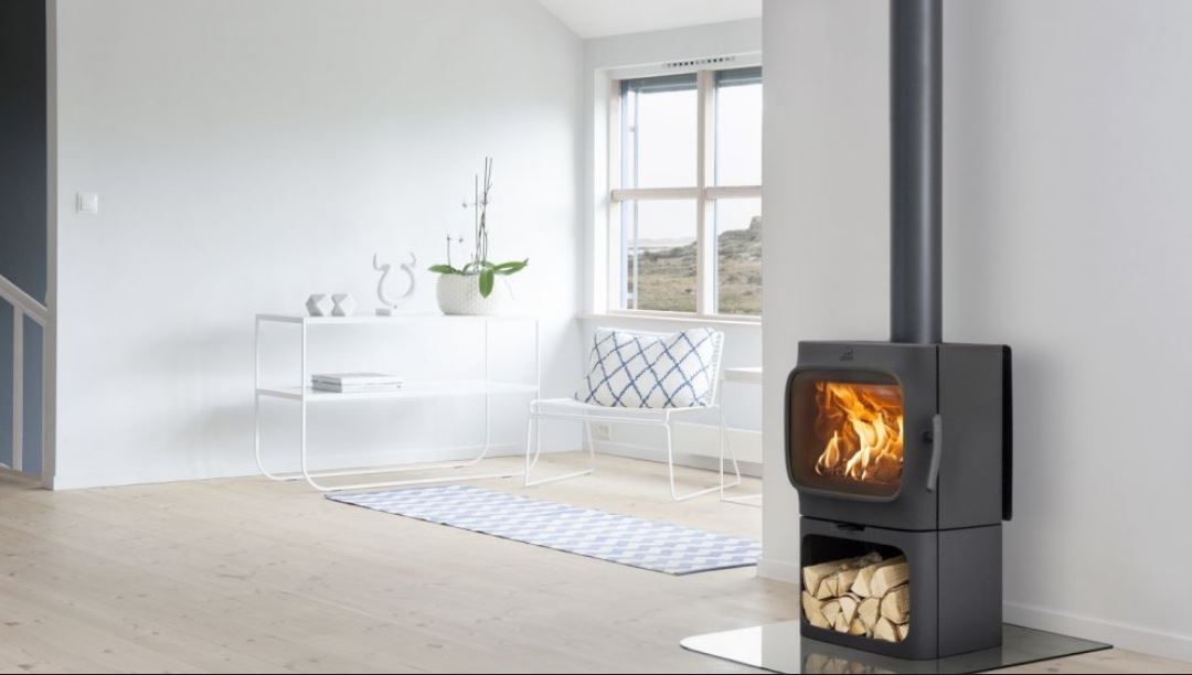 Jotul F305 CB R B kamna černý lak, topeniště s litinovým podstavcem